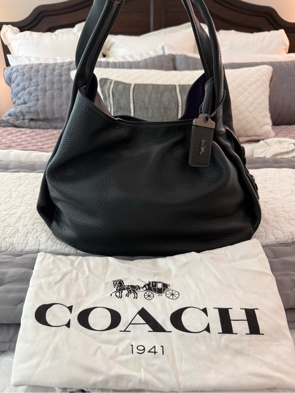 EUC Coach Bandit 39 Hobo 1941 Black Tea Rose